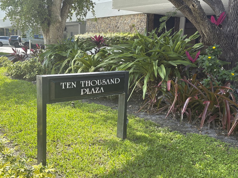 Ten Thousand Plaza main photo